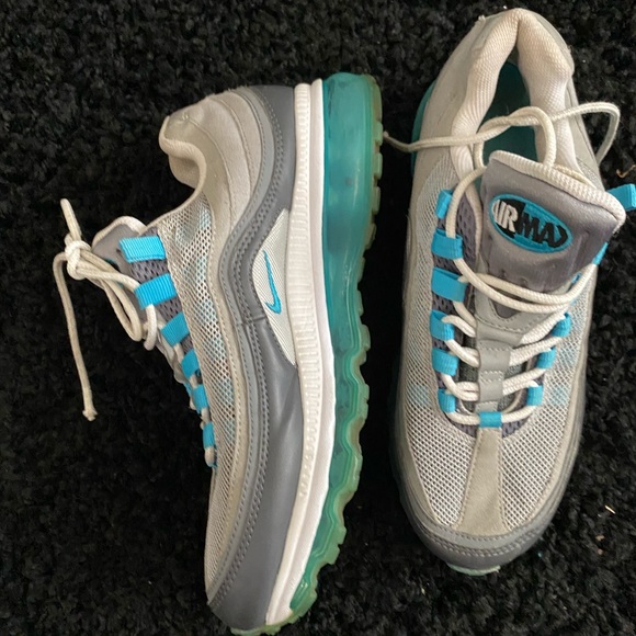 Sneakers - Picture 3 of 3